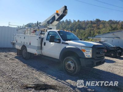Czwarte zdjęcie samochodu z boku: 2014 FORD F450 SUPER DUTY BUCKET TRUCK VIN:1FDUF4GYXEEA73742 - miniatura