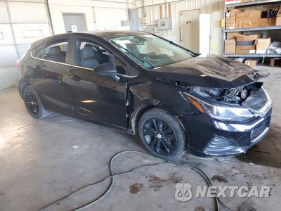 Czwarte zdjęcie samochodu z boku: 2019 CHEVROLET CRUZE LT VIN:3G1BE6SM1KS548994 - miniatura