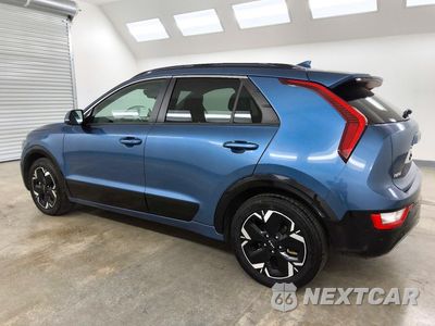 Drugie zdjęcie samochodu z przodu: 2023 KIA NIRO WIND VIN:KNDCR3L11P5036446 - miniatura