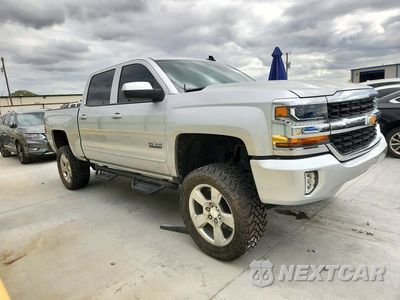Czwarte zdjęcie samochodu z boku: 2018 CHEVROLET SILVERADO C1500 LT VIN:3GCPCREC3JG115699 - miniatura