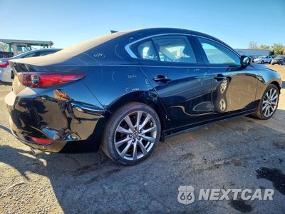 Trzecie zdjęcie samochodu z tyłu: 2022 MAZDA 3 PREMIUM VIN:3MZBPBDLXNM300375 - miniatura