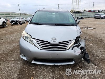 Piąte zdjęcie samochodu w środku: 2017 TOYOTA SIENNA XLE 8-PASSENGER VIN:5TDYZ3DC1HS855040 - miniatura