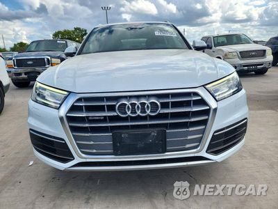 Piąte zdjęcie samochodu w środku: 2019 AUDI Q5 PREMIUM VIN:WA1ANAFY0K2102893 - miniatura