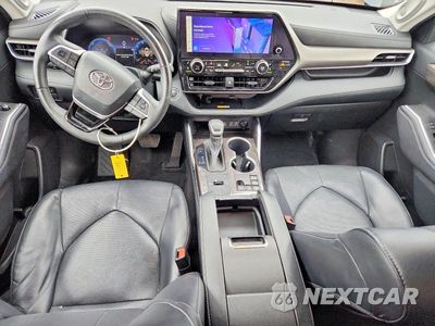 Zdjęcie 8 z 13 samochodu: 2023 TOYOTA HIGHLANDER HYBRID LIMITED VIN:5TDXBRCH8PS125124 - miniatura