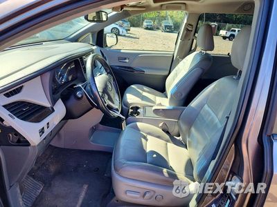 Zdjęcie 7 z 13 samochodu: 2016 TOYOTA SIENNA XLE 8-PASSENGER VIN:5TDYK3DC8GS754497 - miniatura