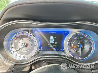 Zdjęcie 9 z 12 samochodu: 2019 CHRYSLER 300 TOURING VIN:2C3CCAAG3KH722989 - miniatura
