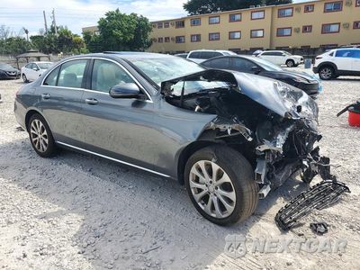 Czwarte zdjęcie samochodu z boku: 2017 MERCEDES-BENZ E 300 VIN:WDDZF4JB3HA096408 - miniatura