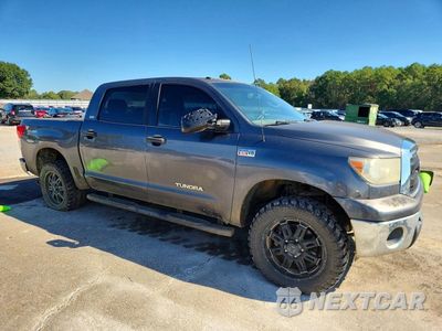 Czwarte zdjęcie samochodu z boku: 2013 TOYOTA TUNDRA CREWMAX SR5 VIN:5TFEY5F12DX142908 - miniatura