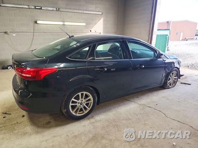 Trzecie zdjęcie samochodu z tyłu: 2015 FORD FOCUS SE VIN:1FADP3F21FL200891 - miniatura