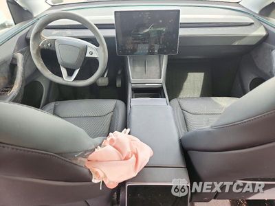 Zdjęcie 8 z 12 samochodu: 2026 TESLA MODEL Y VIN:7SAYGDEE8TA487772 - miniatura