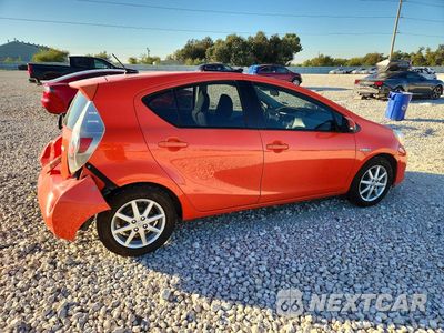 Trzecie zdjęcie samochodu z tyłu: 2012 TOYOTA PRIUS C THREE VIN:JTDKDTB32C1003132 - miniatura