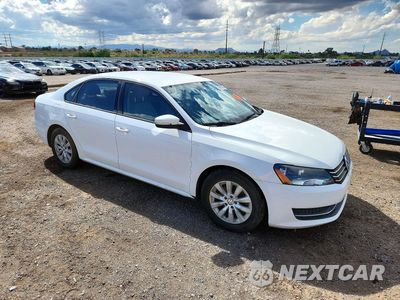 Czwarte zdjęcie samochodu z boku: 2013 VOLKSWAGEN PASSAT S VIN:1VWAP7A36DC143084 - miniatura