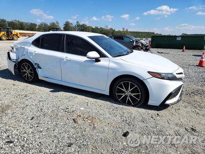 Czwarte zdjęcie samochodu z boku: 2021 TOYOTA CAMRY SE VIN:4T1G11AK8MU558853 - miniatura