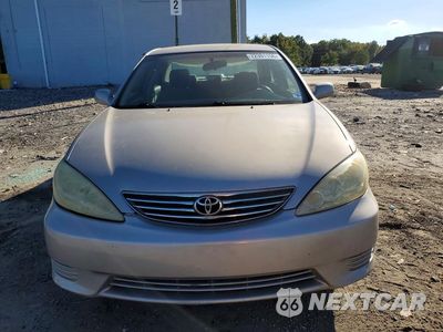 Piąte zdjęcie samochodu w środku: 2005 TOYOTA CAMRY LE VIN:4T1BE32K05U102341 - miniatura