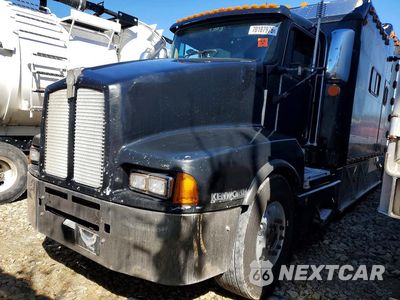 1999 KENWORTH T600 SEMI TRUCK 1XKADB9X9XR797525 - główne zdjęcie licytacji z USA - miniatura