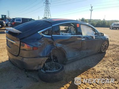 Trzecie zdjęcie samochodu z tyłu: 2017 TESLA MODEL X VIN:5YJXCBE20HF040622 - miniatura