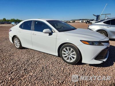 Czwarte zdjęcie samochodu z boku: 2020 TOYOTA CAMRY LE VIN:4T1C11AK4LU399617 - miniatura