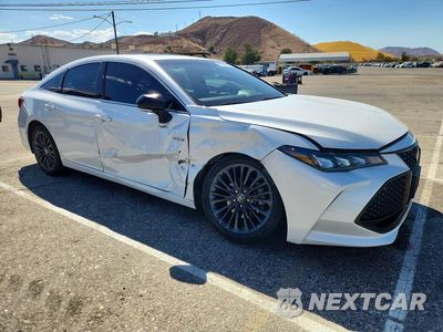 Czwarte zdjęcie samochodu z boku: 2019 TOYOTA AVALON HYBRID XSE VIN:4T1B21FB0KU009340 - miniatura