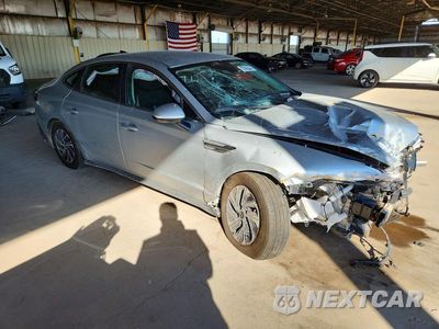 Czwarte zdjęcie samochodu z boku: 2026 HYUNDAI SONATA HYBRID BLUE VIN:KMHL24JJ5TA153845 - miniatura