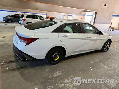 Trzecie zdjęcie samochodu z tyłu: 2024 HYUNDAI ELANTRA LIMITED VIN:KMHLP4DG5RU744976 - miniatura