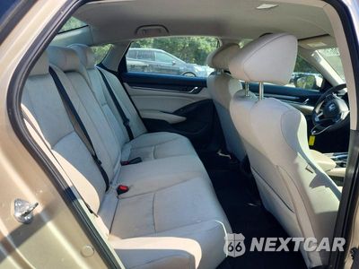 Zdjęcie 10 z 13 samochodu: 2018 HONDA ACCORD LX VIN:1HGCV1F13JA211212 - miniatura