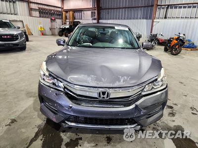 Piąte zdjęcie samochodu w środku: 2017 HONDA ACCORD EX VIN:1HGCR2F7XHA133195 - miniatura