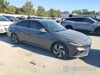 Czwarte zdjęcie samochodu z boku: 2025 HYUNDAI ELANTRA LIMITED VIN:KMHLN4DJXSU153453 - miniatura