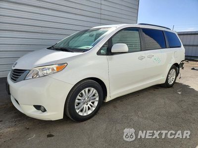 2015 TOYOTA SIENNA XLE 8-PASSENGER 5TDYK3DCXFS627684 - główne zdjęcie licytacji z USA - miniatura