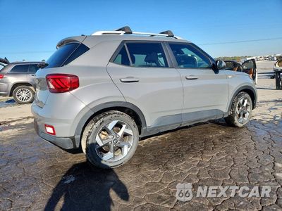 Trzecie zdjęcie samochodu z tyłu: 2021 HYUNDAI VENUE SEL VIN:KMHRC8A38MU120421 - miniatura
