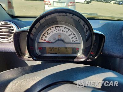 Zdjęcie 9 z 12 samochodu: 2011 SMART FORTWO PURE VIN:WMEEJ3BA2BK437548 - miniatura