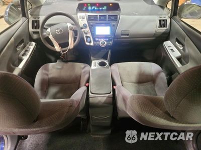 Zdjęcie 8 z 12 samochodu: 2013 TOYOTA PRIUS V THREE VIN:JTDZN3EU6D3277973 - miniatura