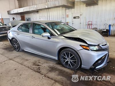 Czwarte zdjęcie samochodu z boku: 2022 TOYOTA CAMRY SE VIN:4T1G11AK9NU712066 - miniatura