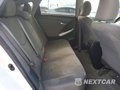 Zdjęcie 10 z 13 samochodu: 2015 TOYOTA PRIUS TWO VIN:JTDKN3DUXF1910055 - miniatura