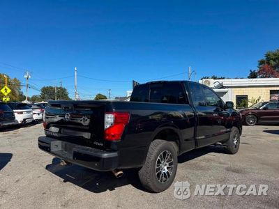 Czwarte zdjęcie samochodu z boku: 2020 NISSAN TITAN SV VIN:1N6AA1CD6LN509892 - miniatura