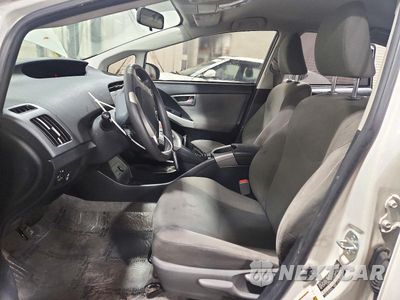 Zdjęcie 7 z 13 samochodu: 2014 TOYOTA PRIUS TWO VIN:JTDKN3DU9E1833029 - miniatura