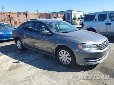 Czwarte zdjęcie samochodu z boku: 2012 VOLKSWAGEN PASSAT S VIN:1VWAP7A32CC032479 - miniatura
