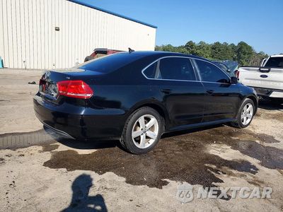 Trzecie zdjęcie samochodu z tyłu: 2015 VOLKSWAGEN PASSAT S VIN:1VWAS7A32FC106082 - miniatura