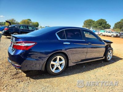Trzecie zdjęcie samochodu z tyłu: 2017 HONDA ACCORD SPORT SPECIAL EDITION VIN:1HGCR2F15HA073872 - miniatura