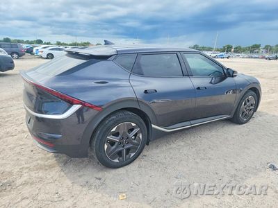 Trzecie zdjęcie samochodu z tyłu: 2025 KIA EV6 LIGHT LONG RANGE VIN:5XYC34JA9SG010588 - miniatura