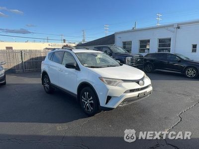 2017 TOYOTA RAV4 LE JTMBFREV7HJ700751 - główne zdjęcie licytacji z USA - miniatura