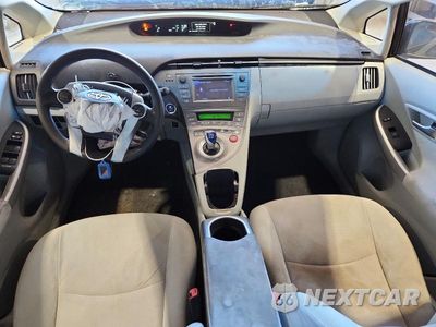 Zdjęcie 8 z 12 samochodu: 2012 TOYOTA PRIUS TWO VIN:JTDKN3DU3C5478655 - miniatura