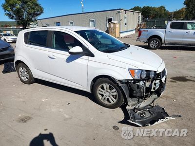 Czwarte zdjęcie samochodu z boku: 2015 CHEVROLET SONIC LT VIN:1G1JC6SH6F4166924 - miniatura