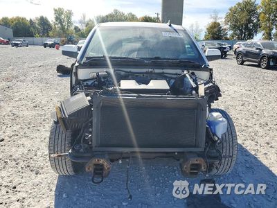 Piąte zdjęcie samochodu w środku: 2018 CHEVROLET SILVERADO K1500 LT VIN:1GCVKREHXJZ325772 - miniatura