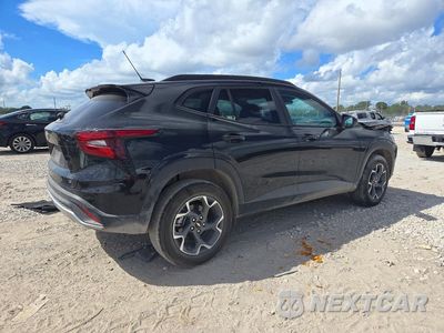 Trzecie zdjęcie samochodu z tyłu: 2026 CHEVROLET TRAX 1LT VIN:KL77LHEP5TC261814 - miniatura