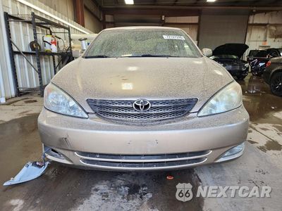 Piąte zdjęcie samochodu w środku: 2004 TOYOTA CAMRY XLE V6 VIN:4T1BF32K54U588284 - miniatura