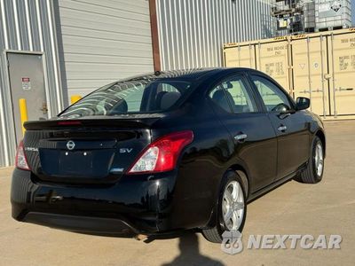 Czwarte zdjęcie samochodu z boku: 2016 NISSAN VERSA 1.6 SV VIN:3N1CN7AP0GL827547 - miniatura