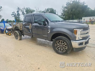 Czwarte zdjęcie samochodu z boku: 2019 FORD F350 SUPER DUTY VIN:1FT8W3BT0KEF92614 - miniatura
