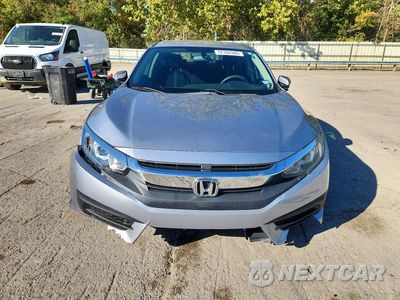 Piąte zdjęcie samochodu w środku: 2018 HONDA CIVIC LX VIN:19XFC2F53JE006481 - miniatura