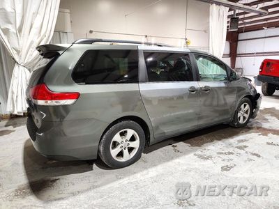 Trzecie zdjęcie samochodu z tyłu: 2012 TOYOTA SIENNA LE VIN:5TDKK3DC1CS263656 - miniatura