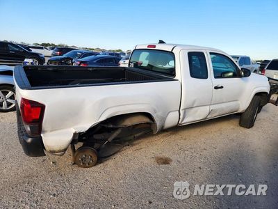 Trzecie zdjęcie samochodu z tyłu: 2018 TOYOTA TACOMA SR VIN:5TFRX5GN8JX105122 - miniatura